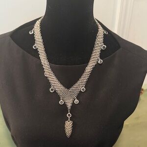 Chic vintage Silver Mesh Necklace with Crystal Accents